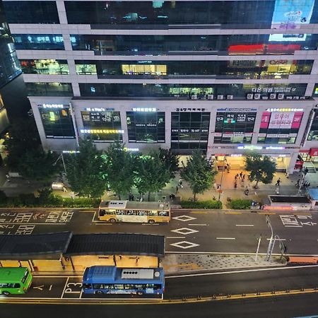 Готель Hongdae Cleanhouse Сеул Екстер'єр фото