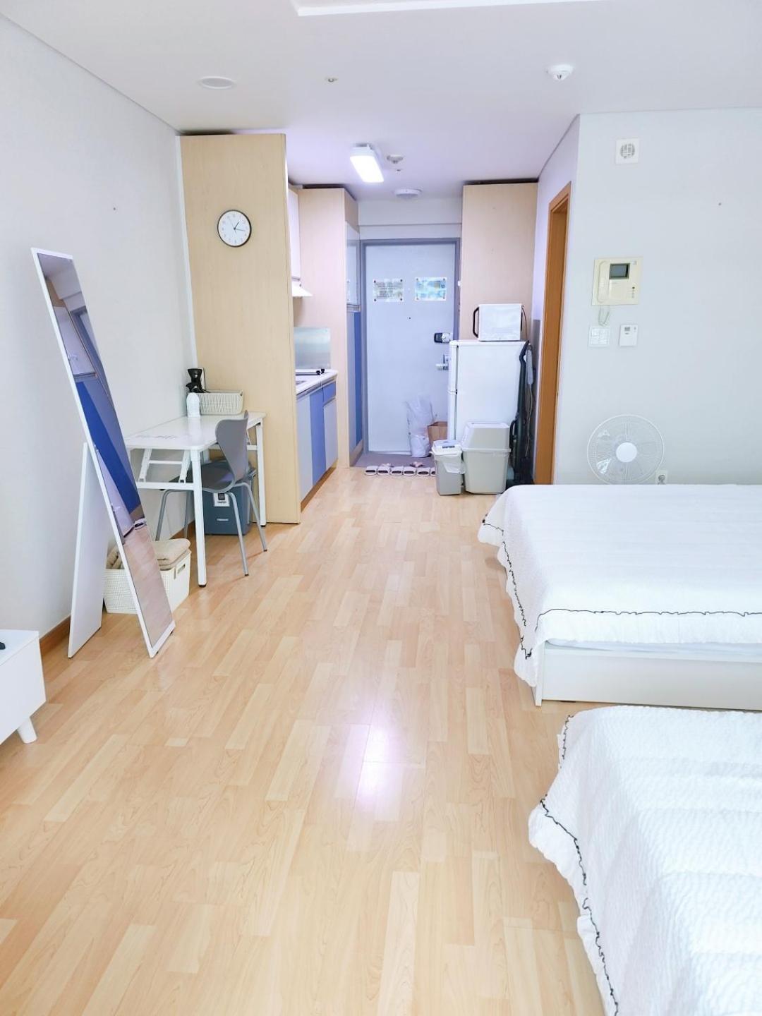 Готель Hongdae Cleanhouse Сеул Екстер'єр фото
