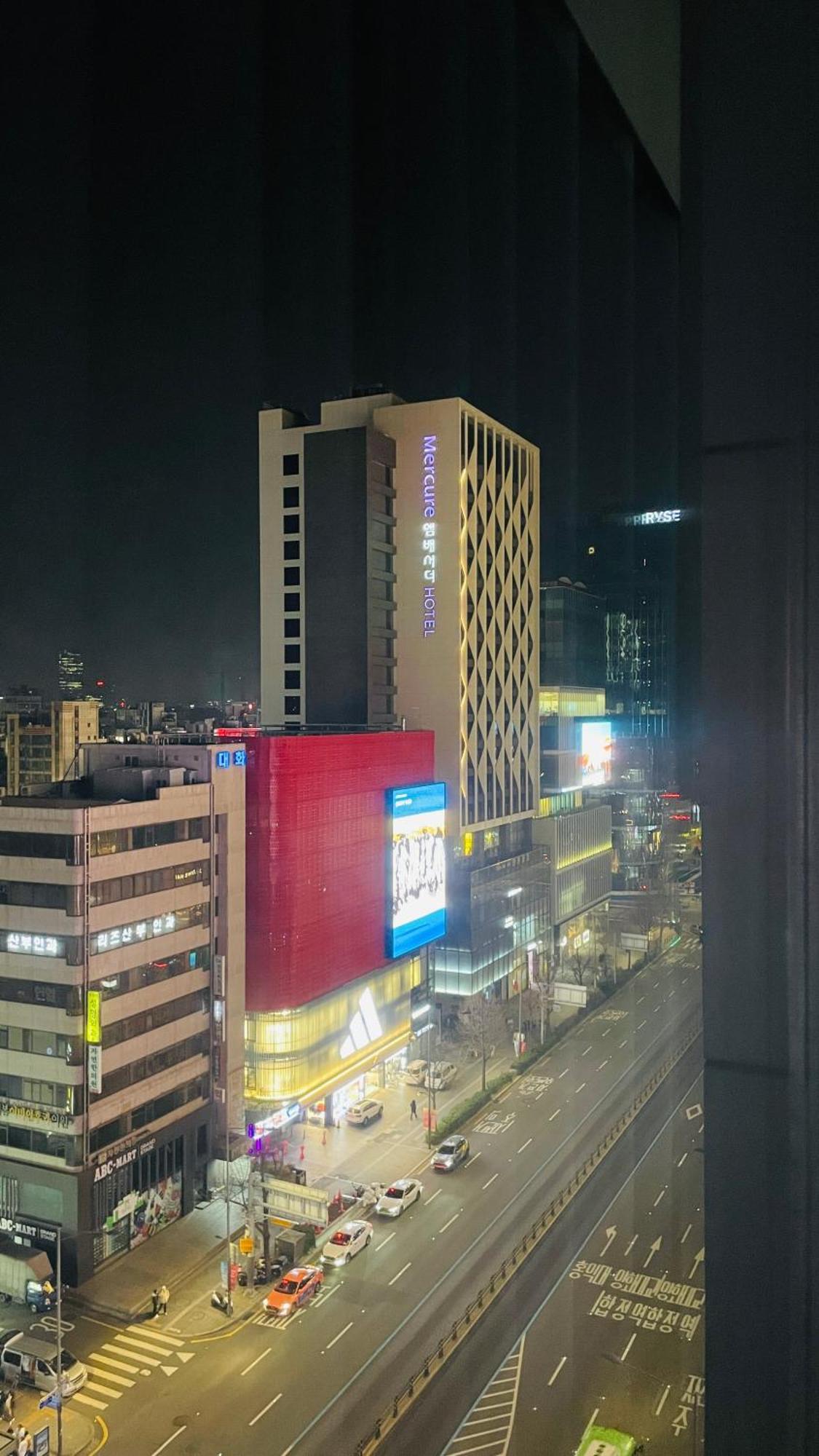 Готель Hongdae Cleanhouse Сеул Екстер'єр фото